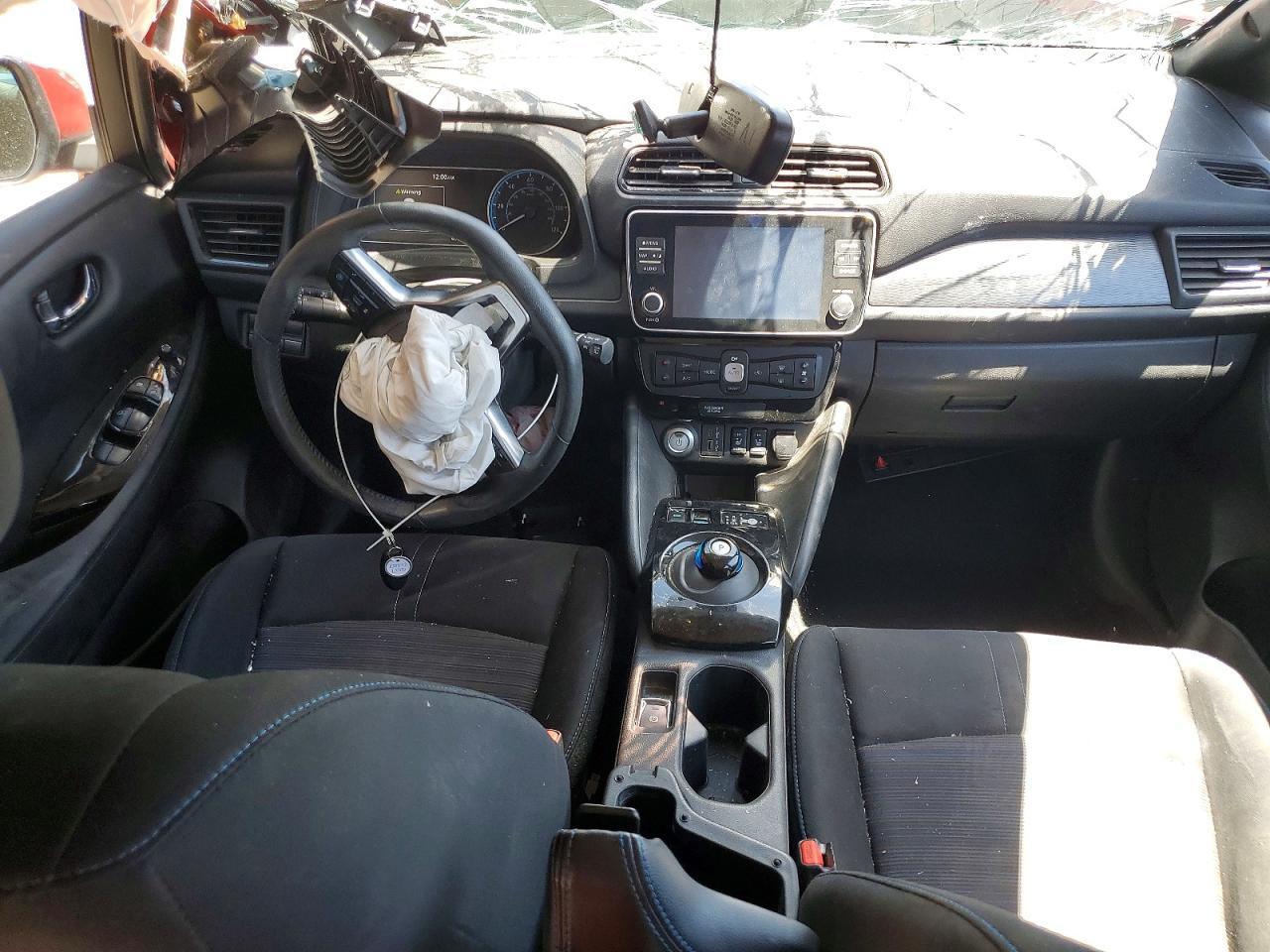2021 NISSAN LEAF