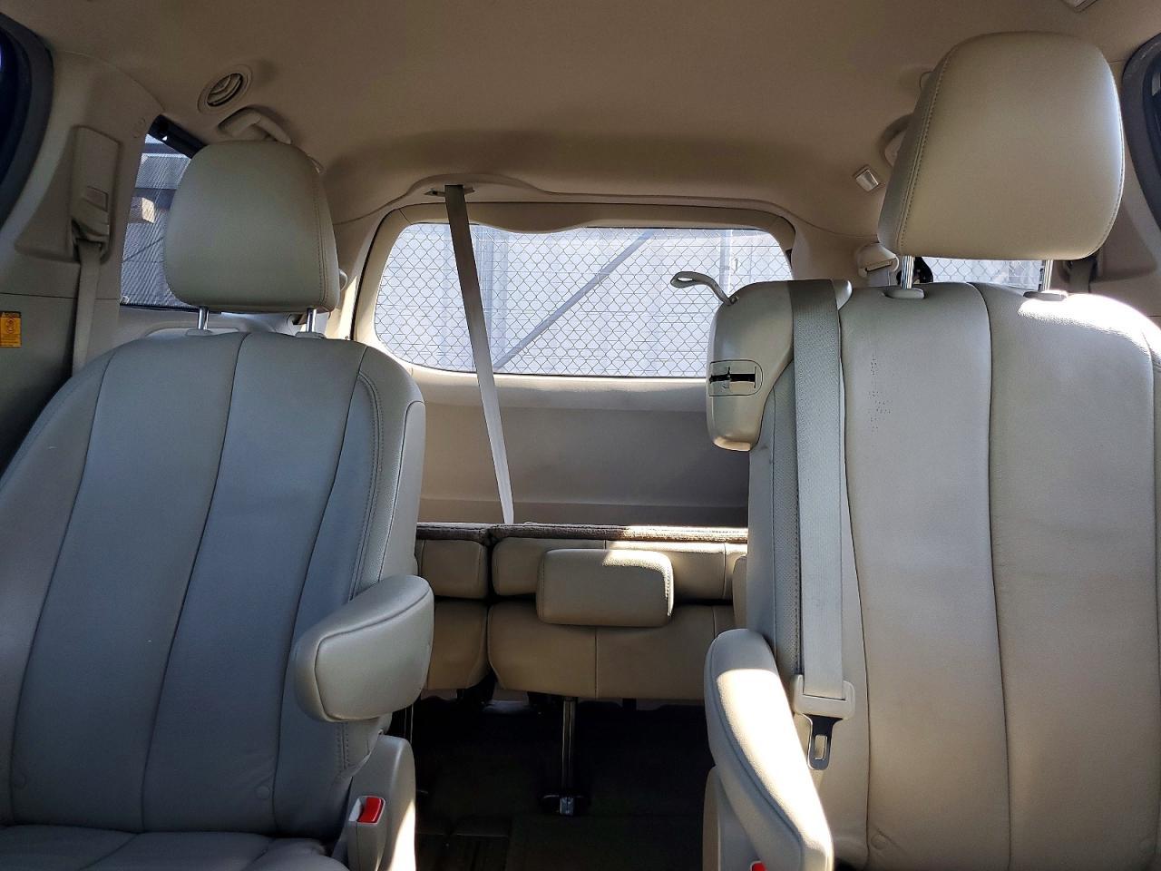2013 TOYOTA SIENNA