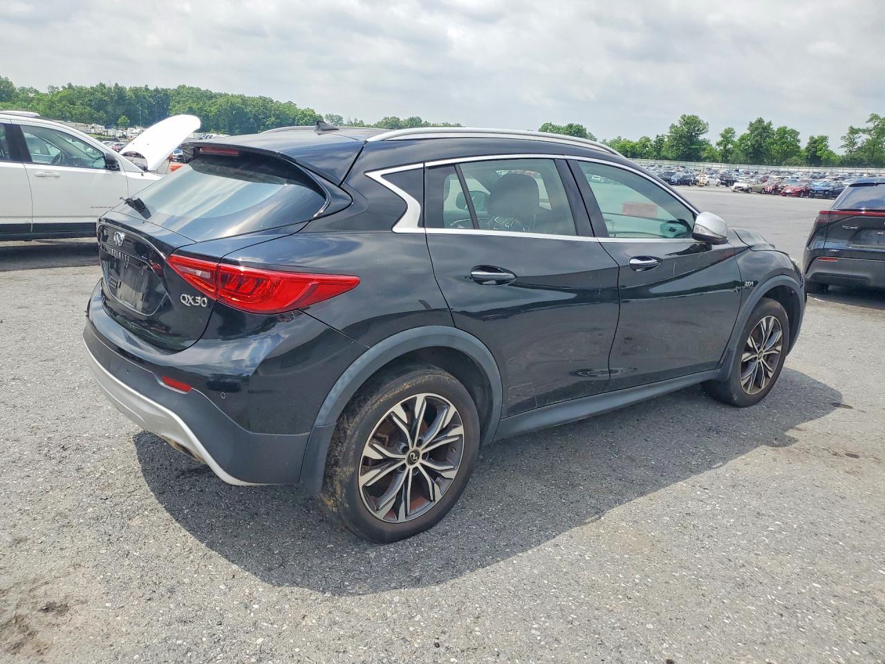2017 INFINITI QX30