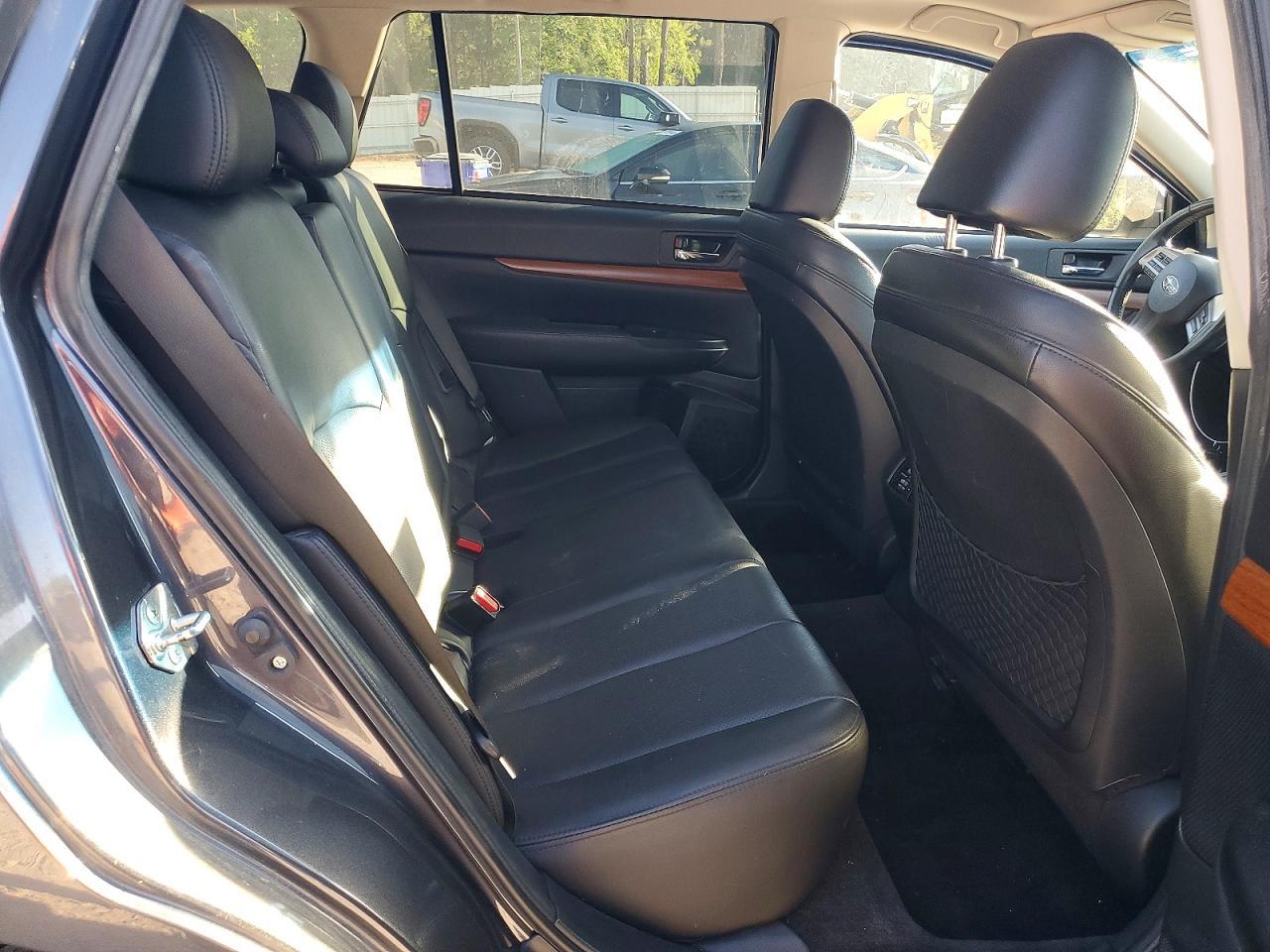 2013 SUBARU Outback