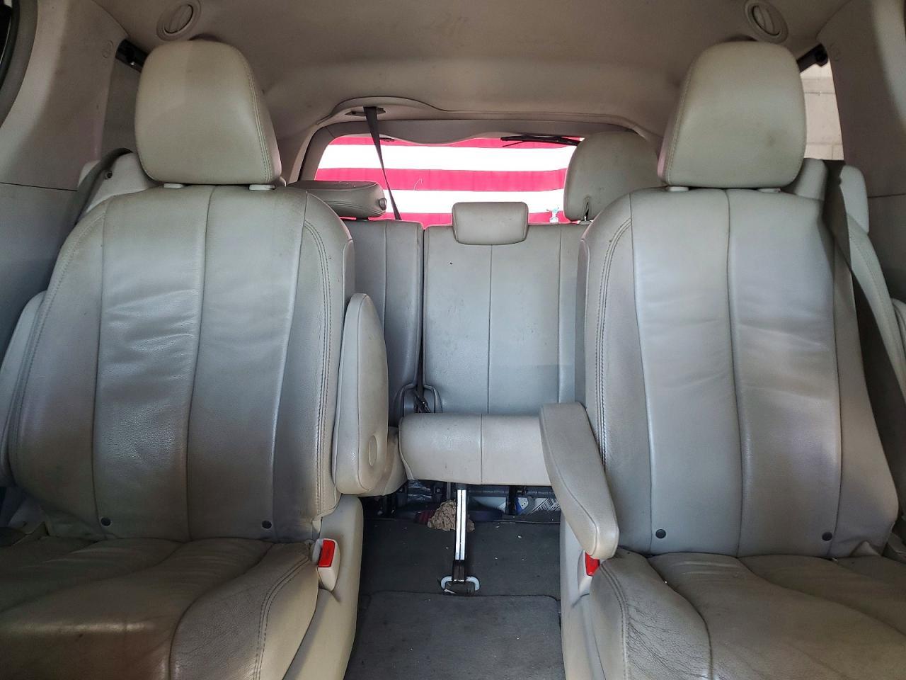 2014 TOYOTA SIENNA