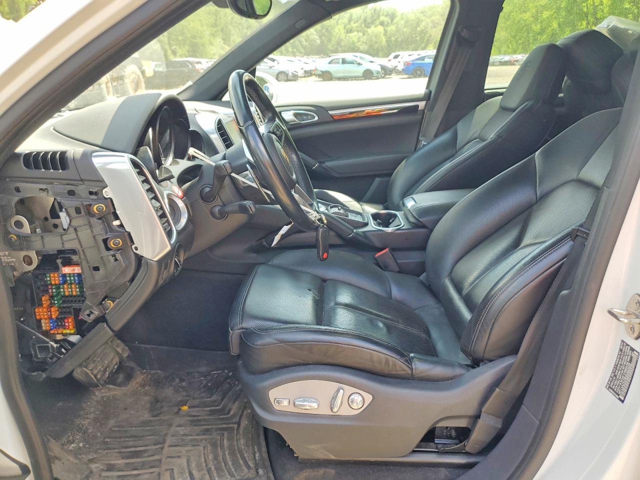 2017 PORSCHE CAYENNE