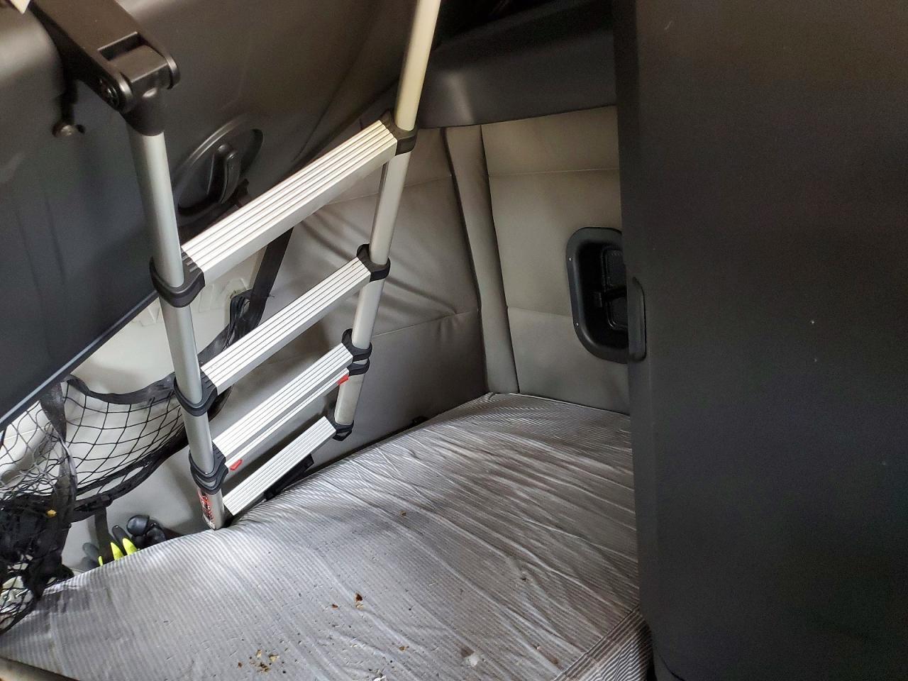 2020 FREIGHTLINER CASCADIA 126