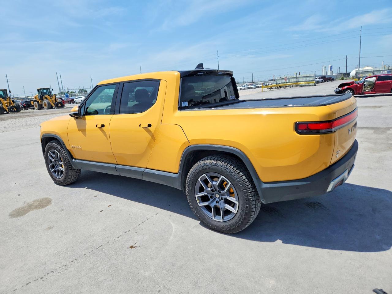 2022 RIVIAN R1t