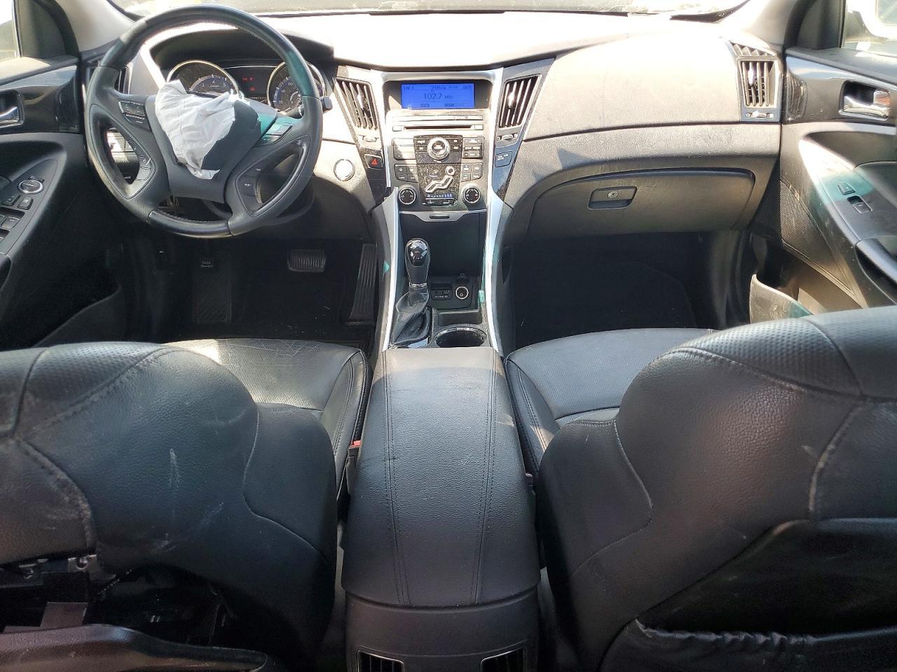 2011 HYUNDAI SONATA