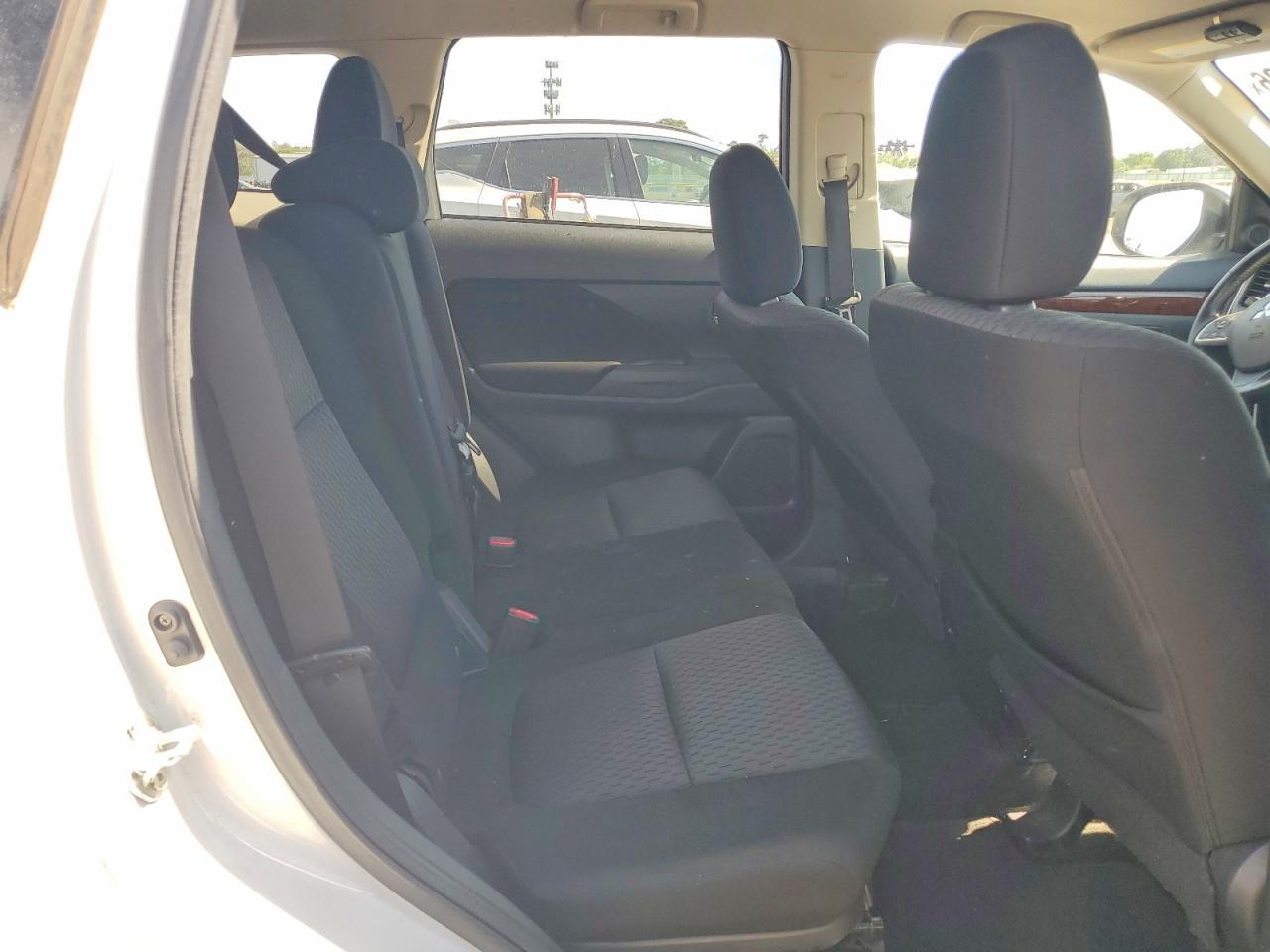 2014 MITSUBISHI outlander
