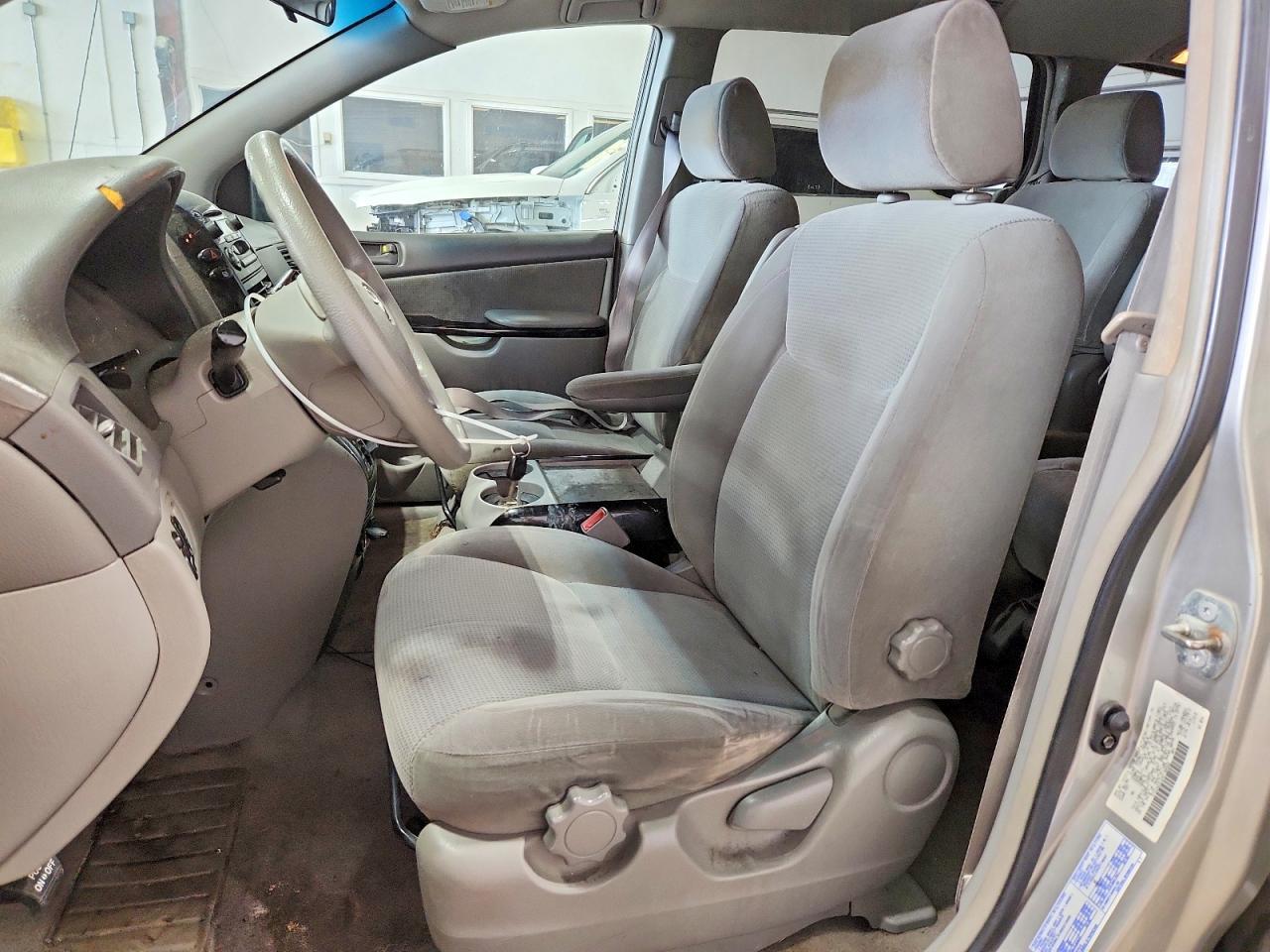 2004 TOYOTA SIENNA