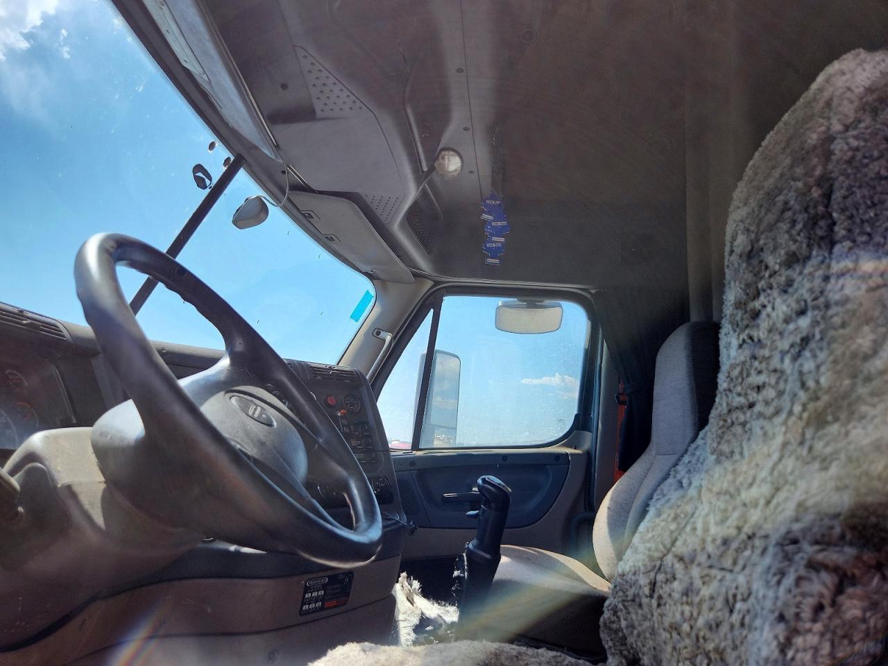 2014 FREIGHTLINER CASCADIA