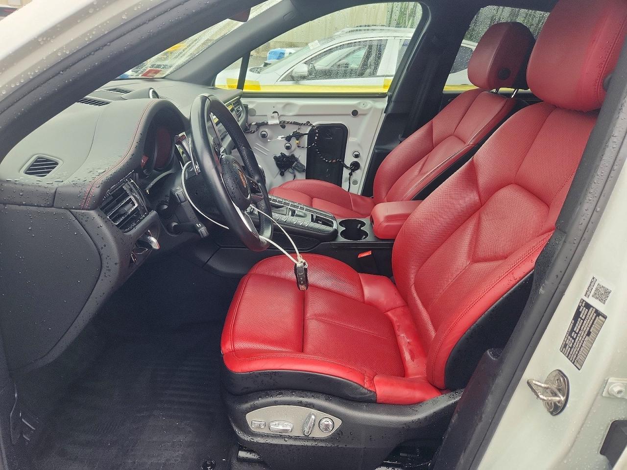 2019 PORSCHE Macan