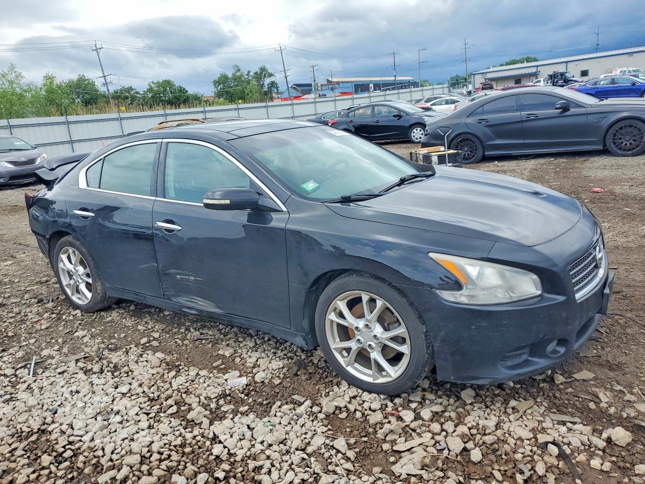 2010 NISSAN Maxima