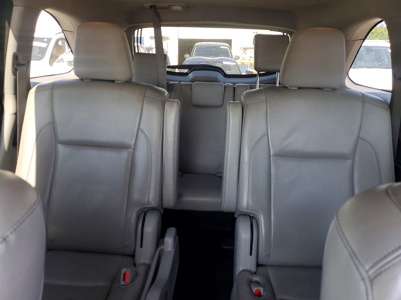 2016 TOYOTA HIGHLANDER