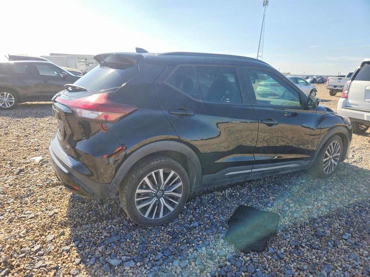 2021 NISSAN KICKS