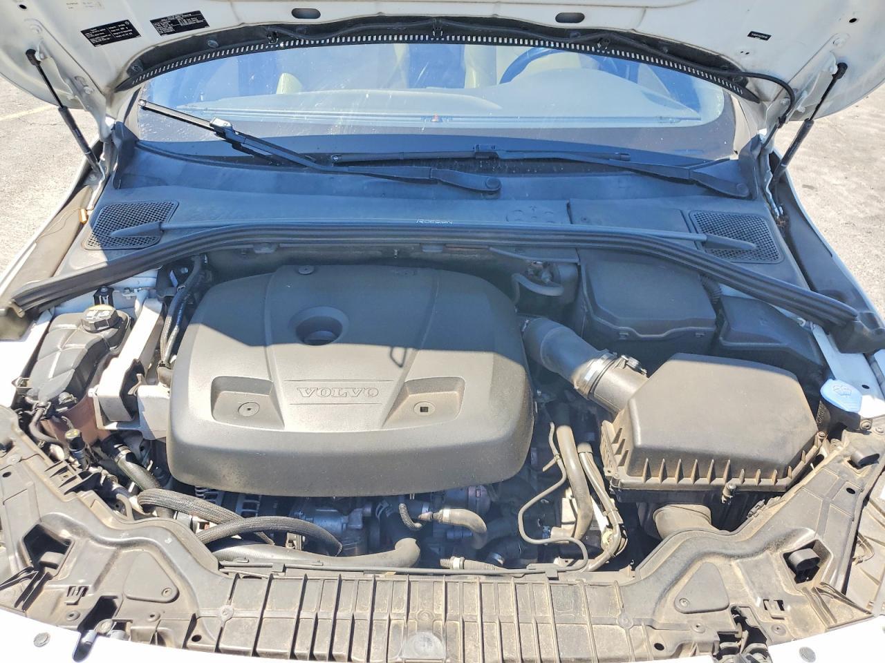 2016 VOLVO S60