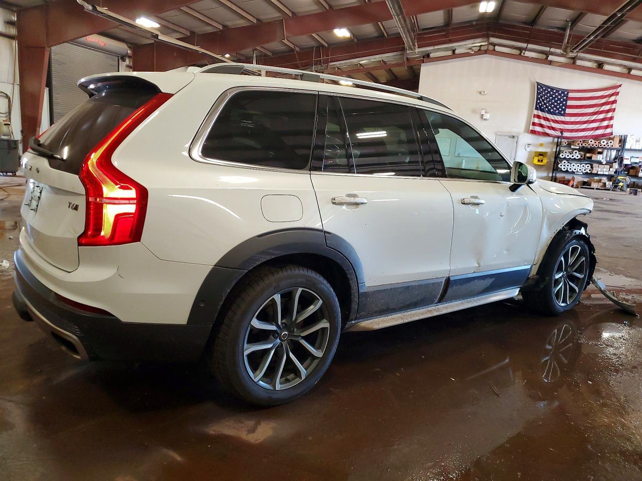 2018 VOLVO XC90