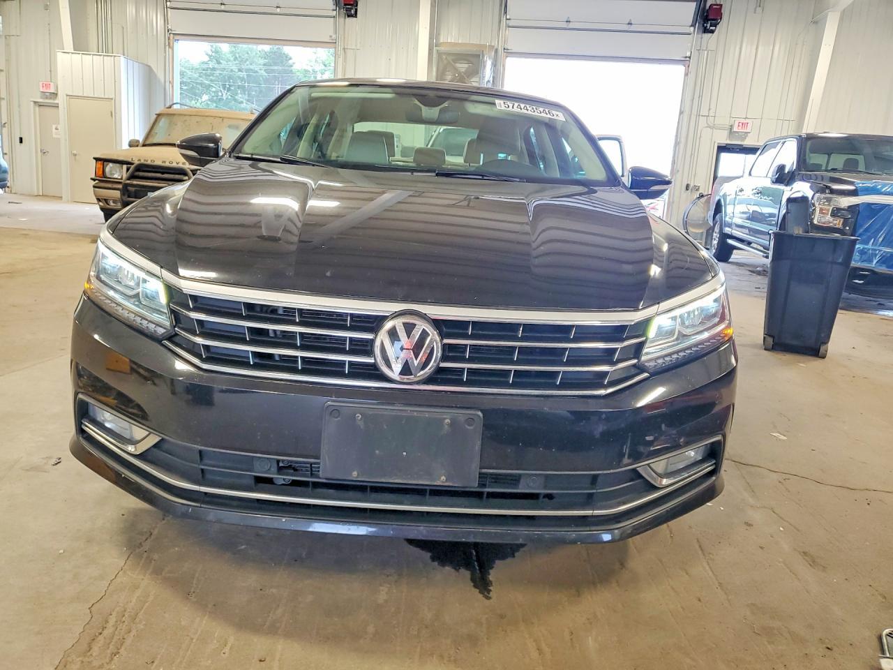 2017 VOLKSWAGEN Passat