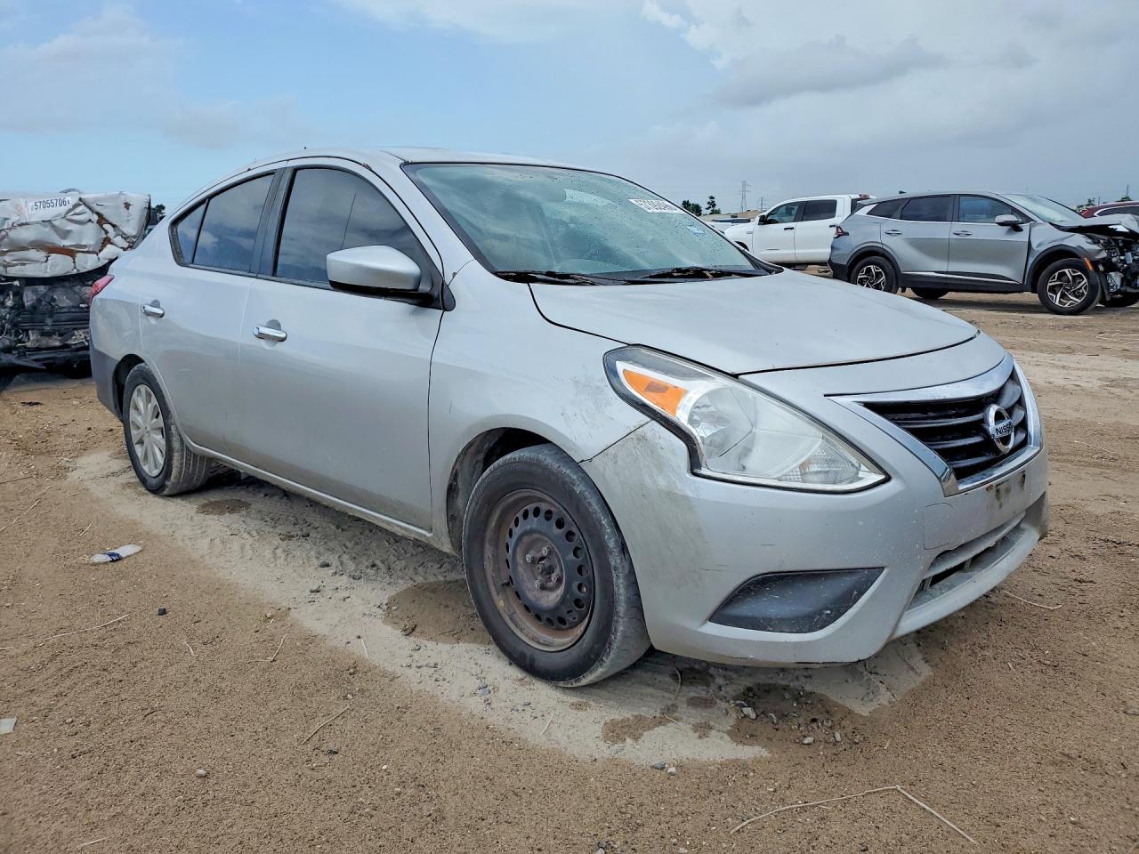 2017 NISSAN VERSA