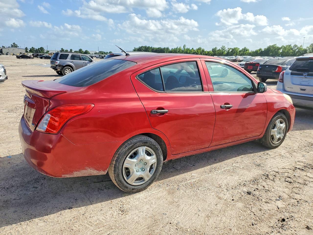 2014 NISSAN VERSA