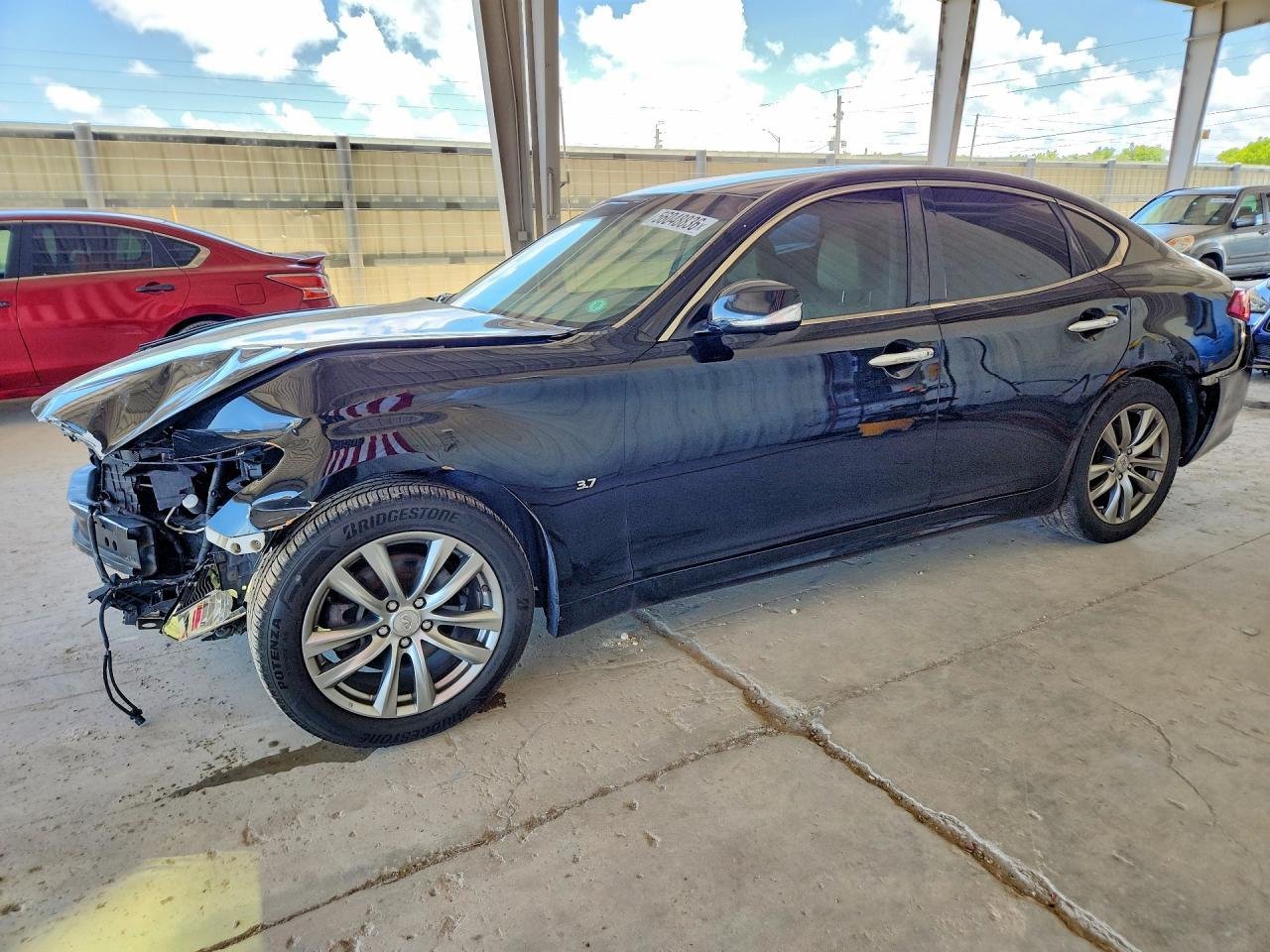 2016 INFINITI Q70