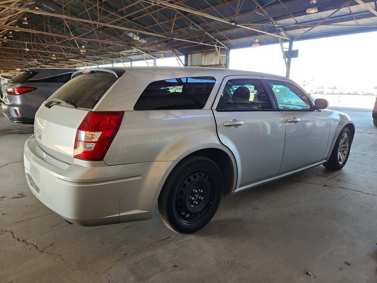 2005 DODGE MAGNUM