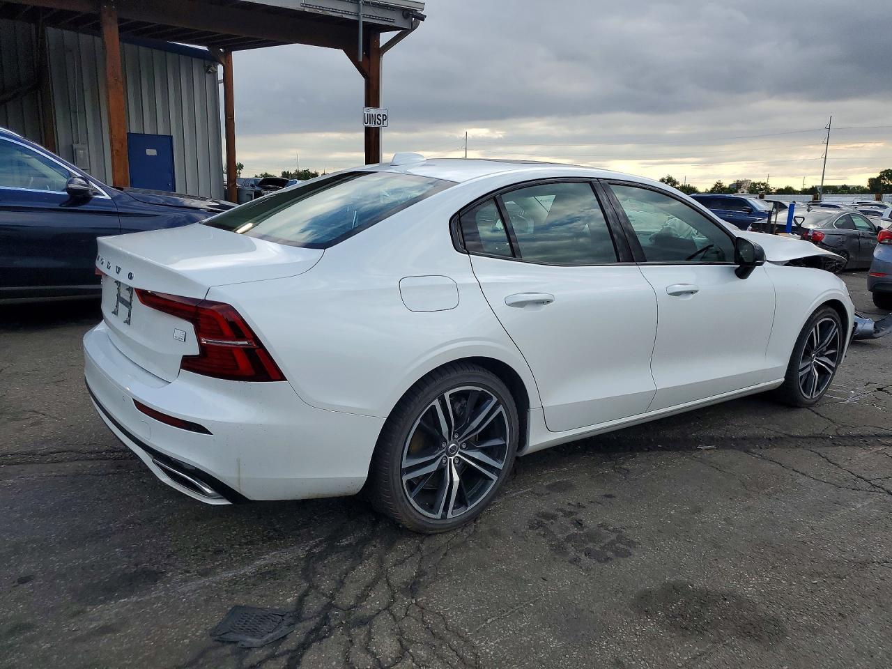 2022 VOLVO S60