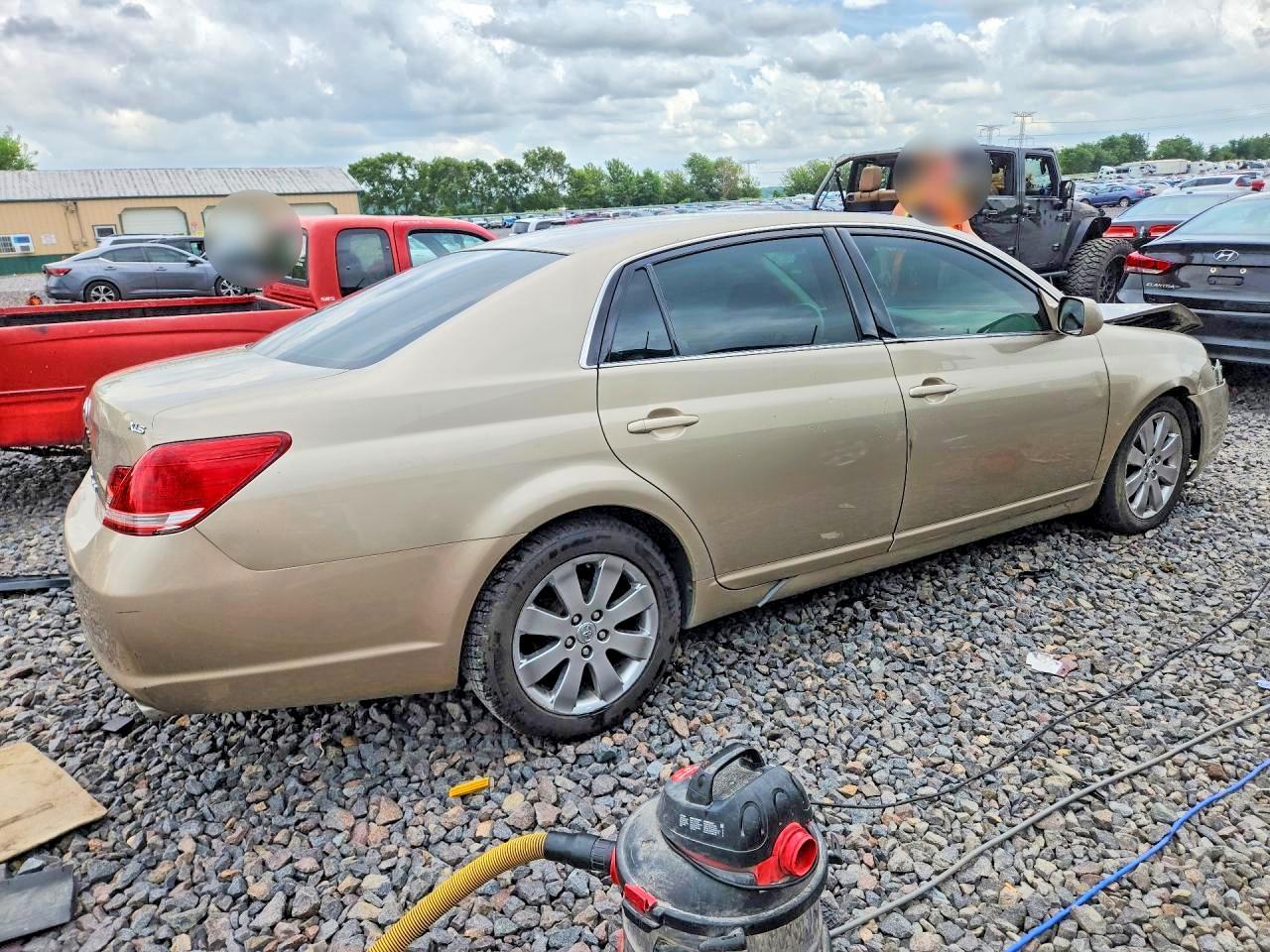 2005 TOYOTA Avalon