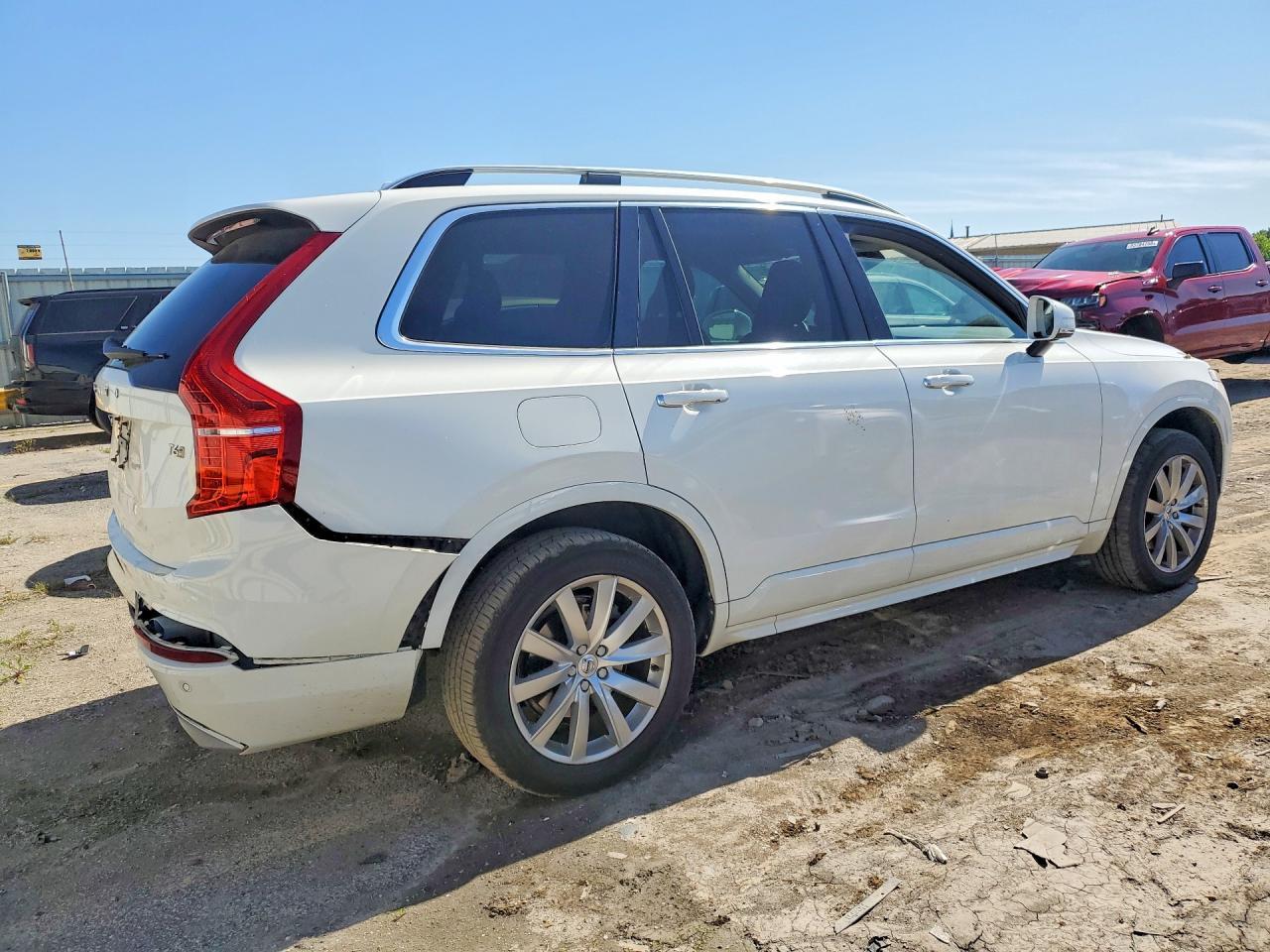 2017 VOLVO XC90