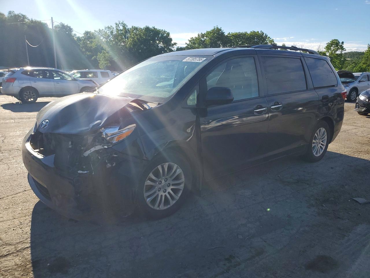 2016 TOYOTA SIENNA