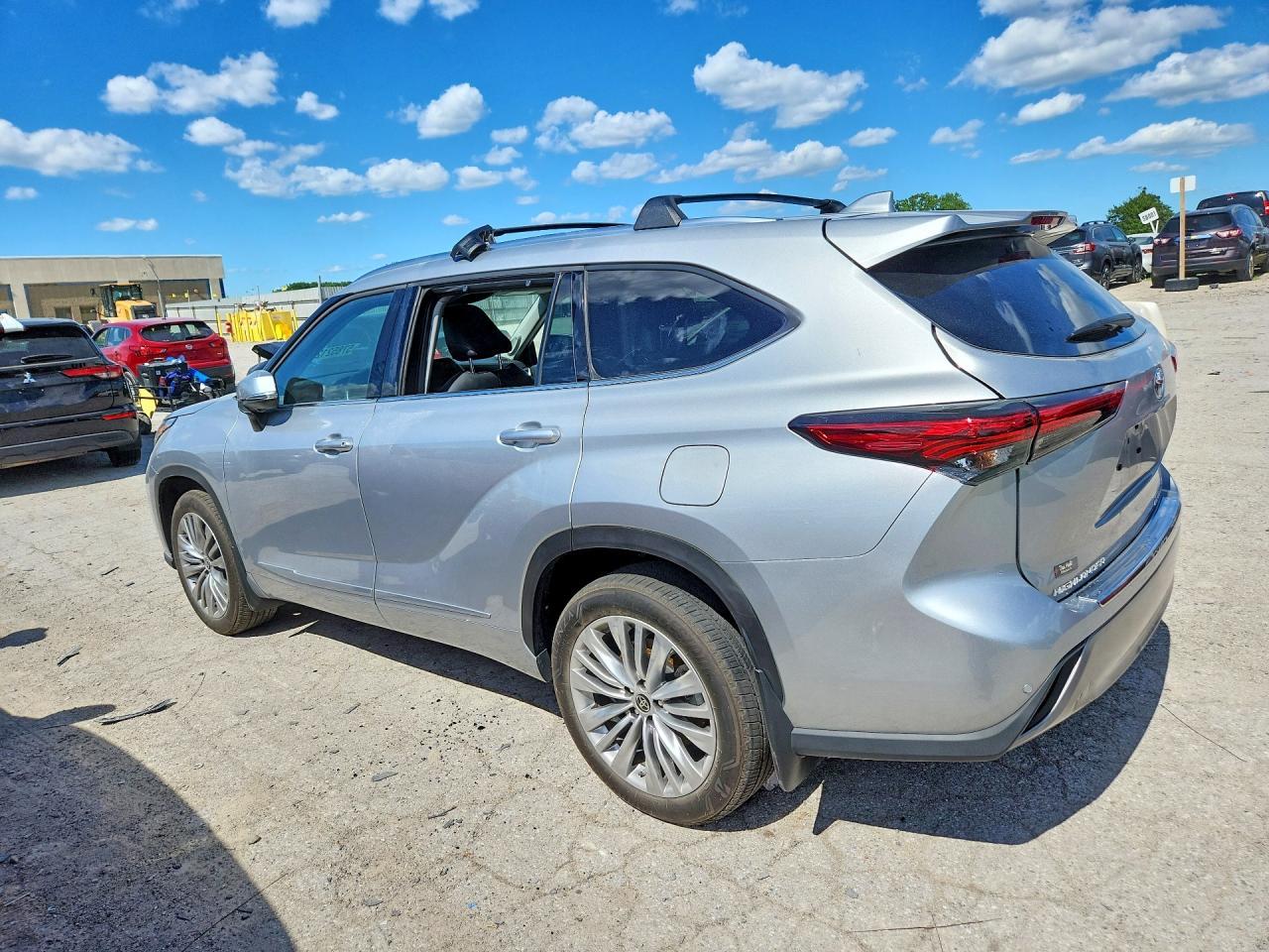 2023 TOYOTA HIGHLANDER