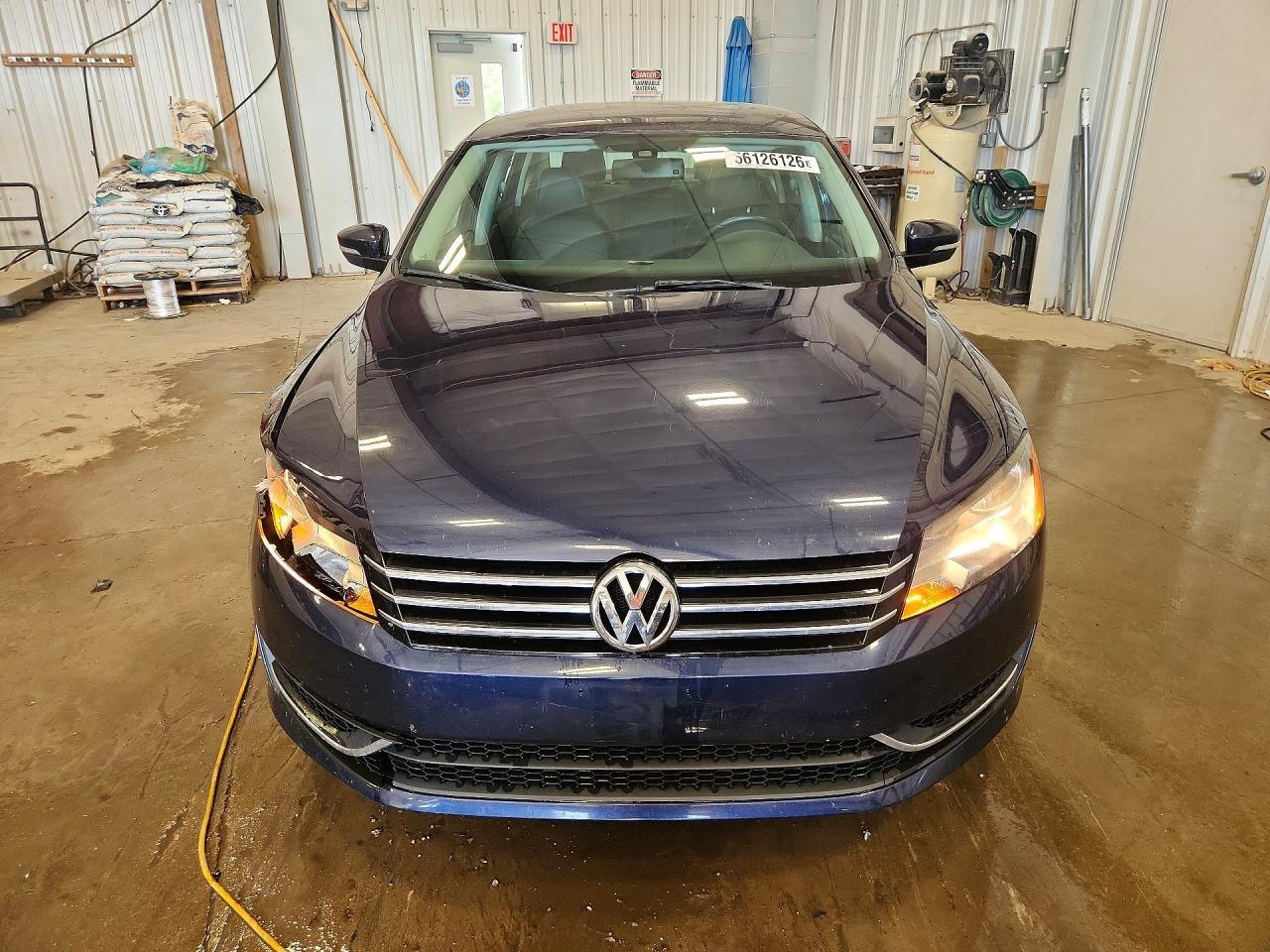 2013 VOLKSWAGEN Passat