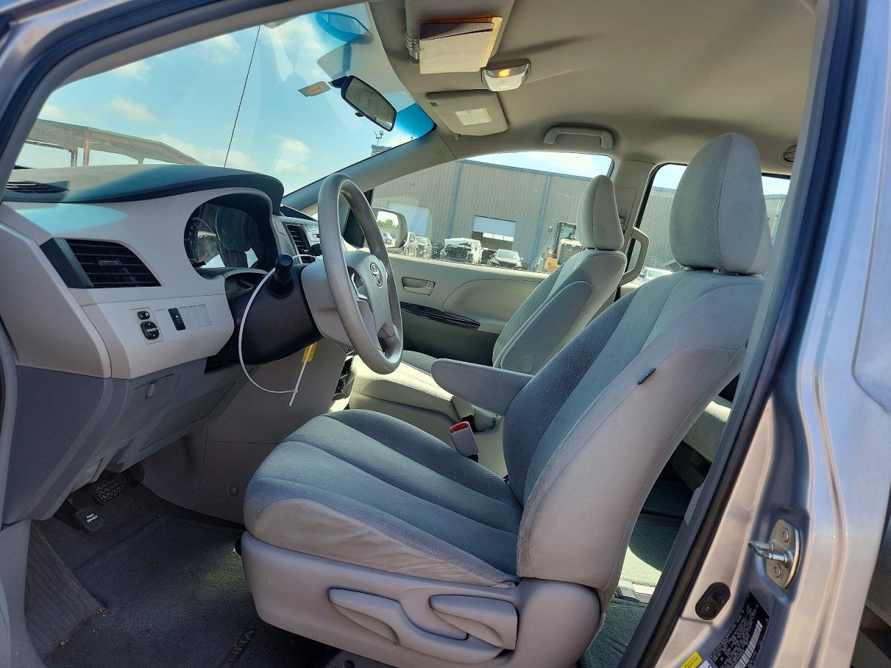 2014 TOYOTA SIENNA