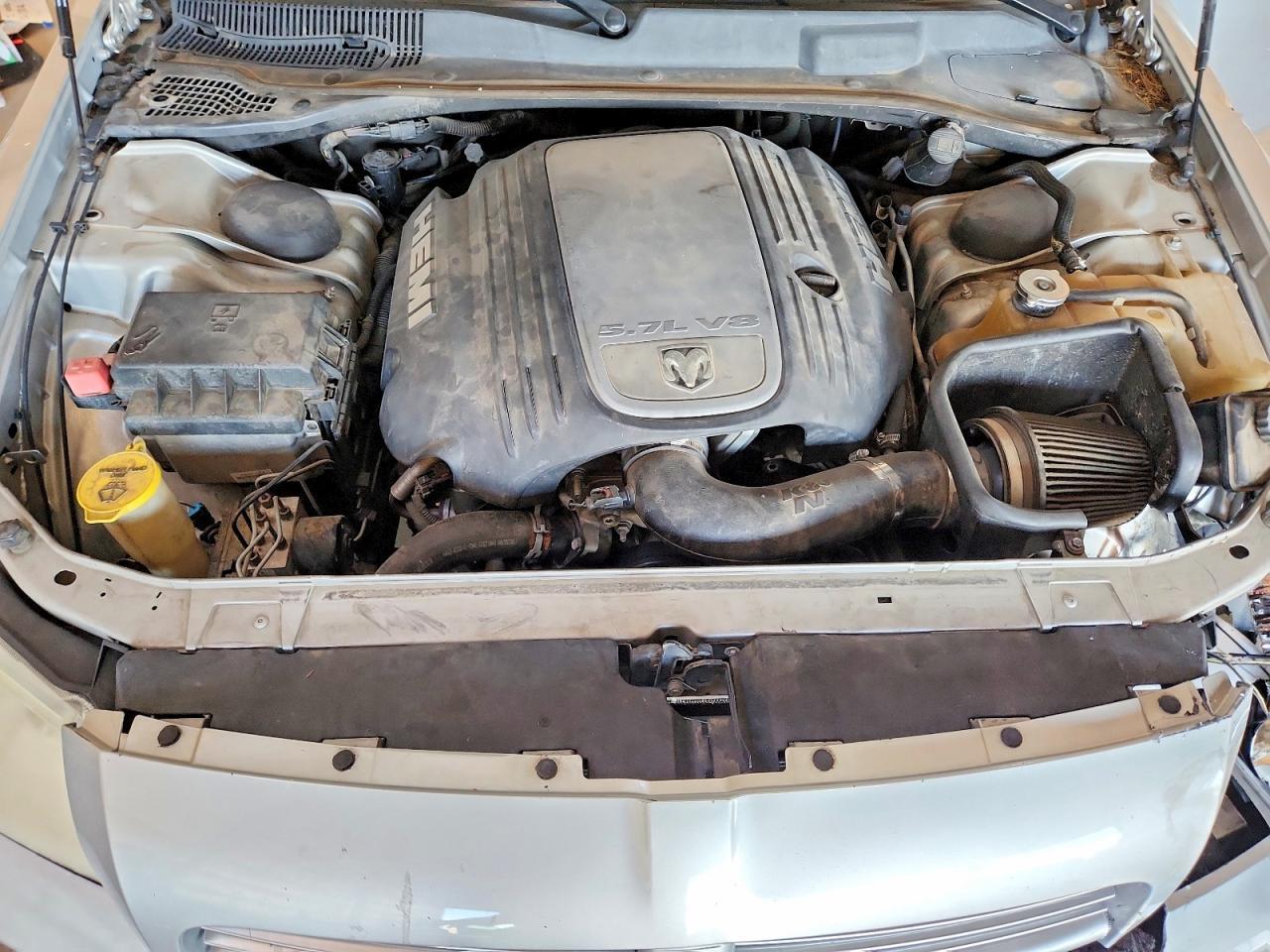 2005 DODGE MAGNUM