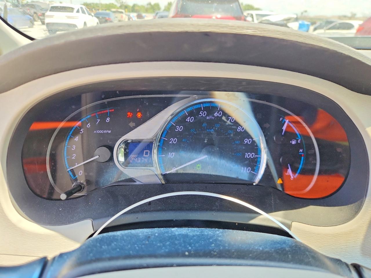 2011 TOYOTA SIENNA