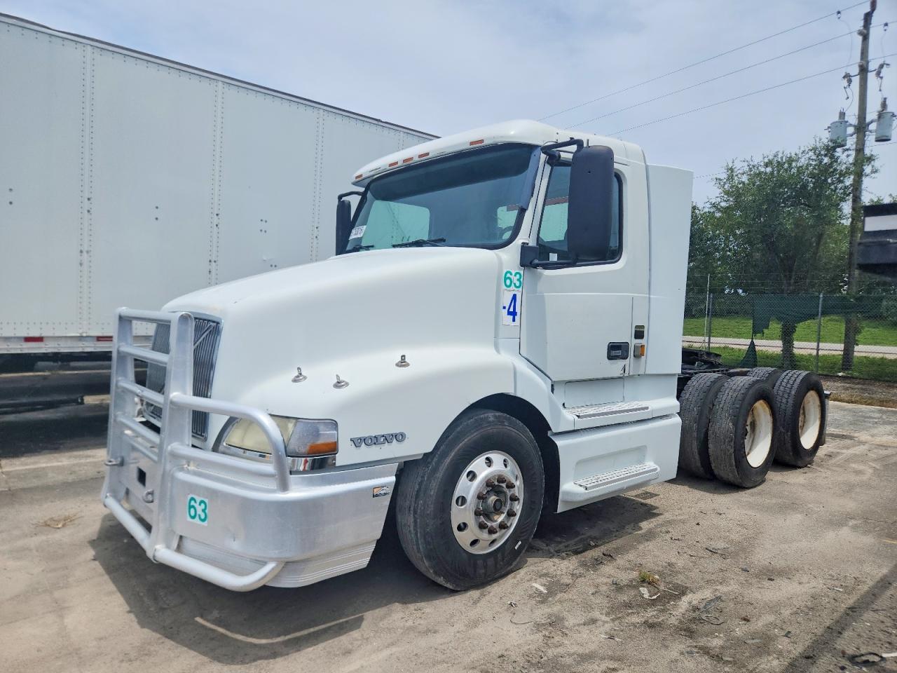 2000 VOLVO VNL