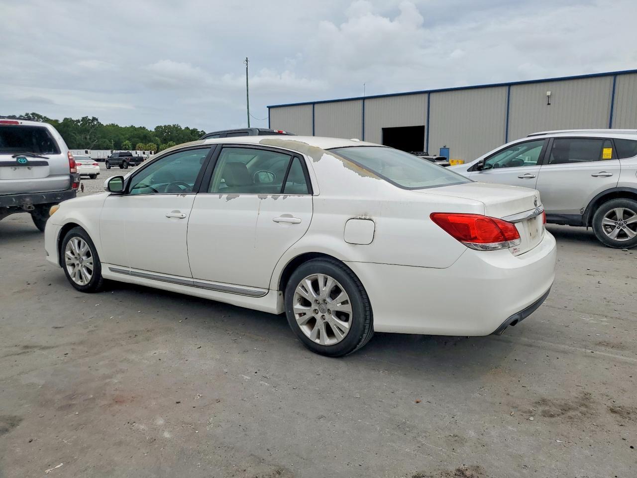 2011 TOYOTA Avalon