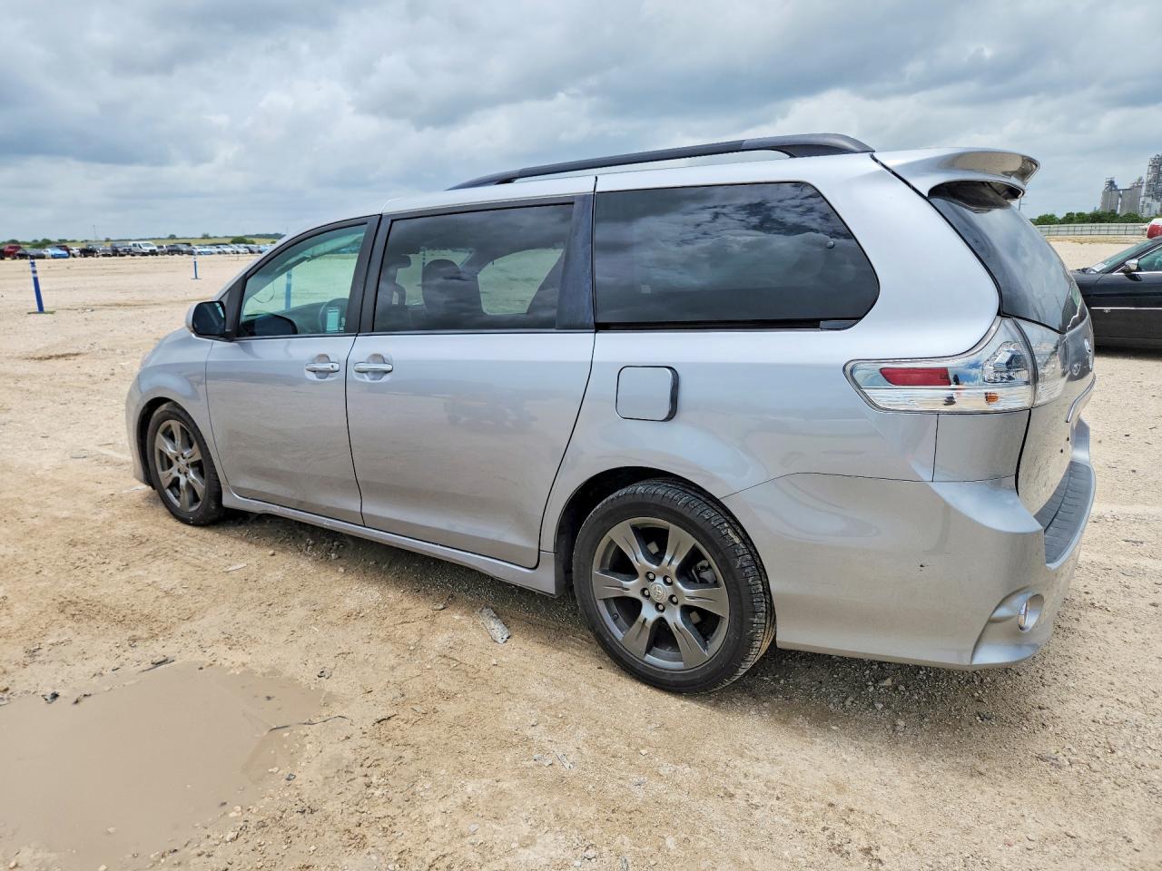 2017 TOYOTA SIENNA