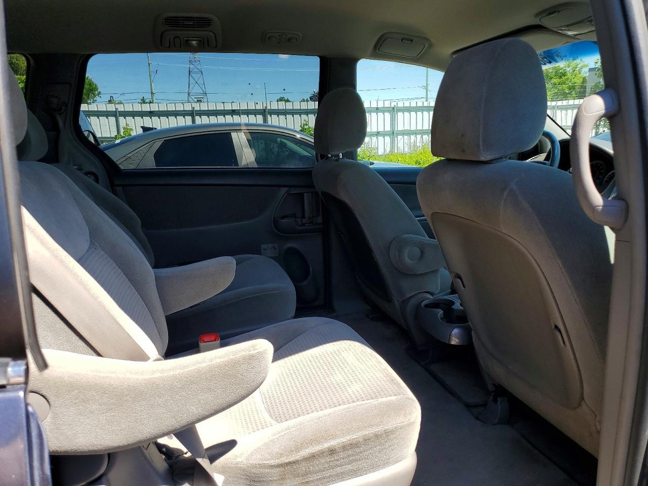 2010 TOYOTA SIENNA