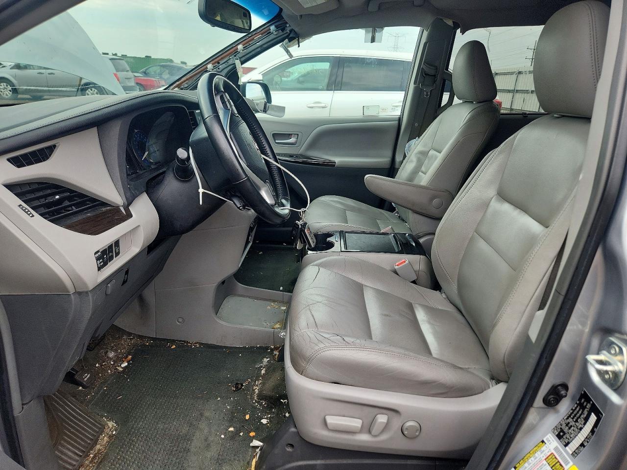 2015 TOYOTA SIENNA