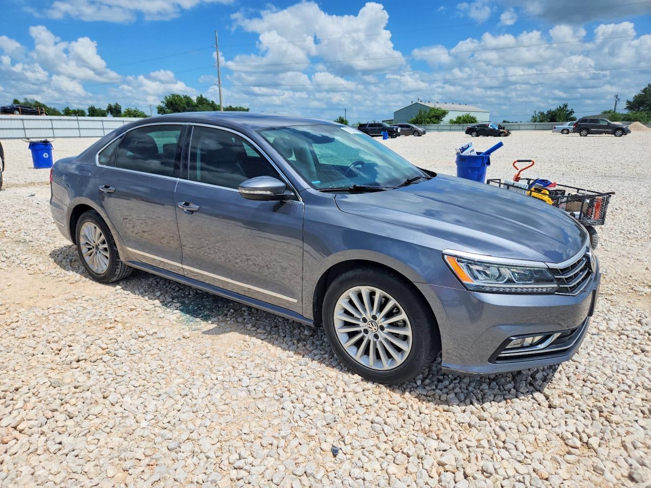 2016 VOLKSWAGEN Passat
