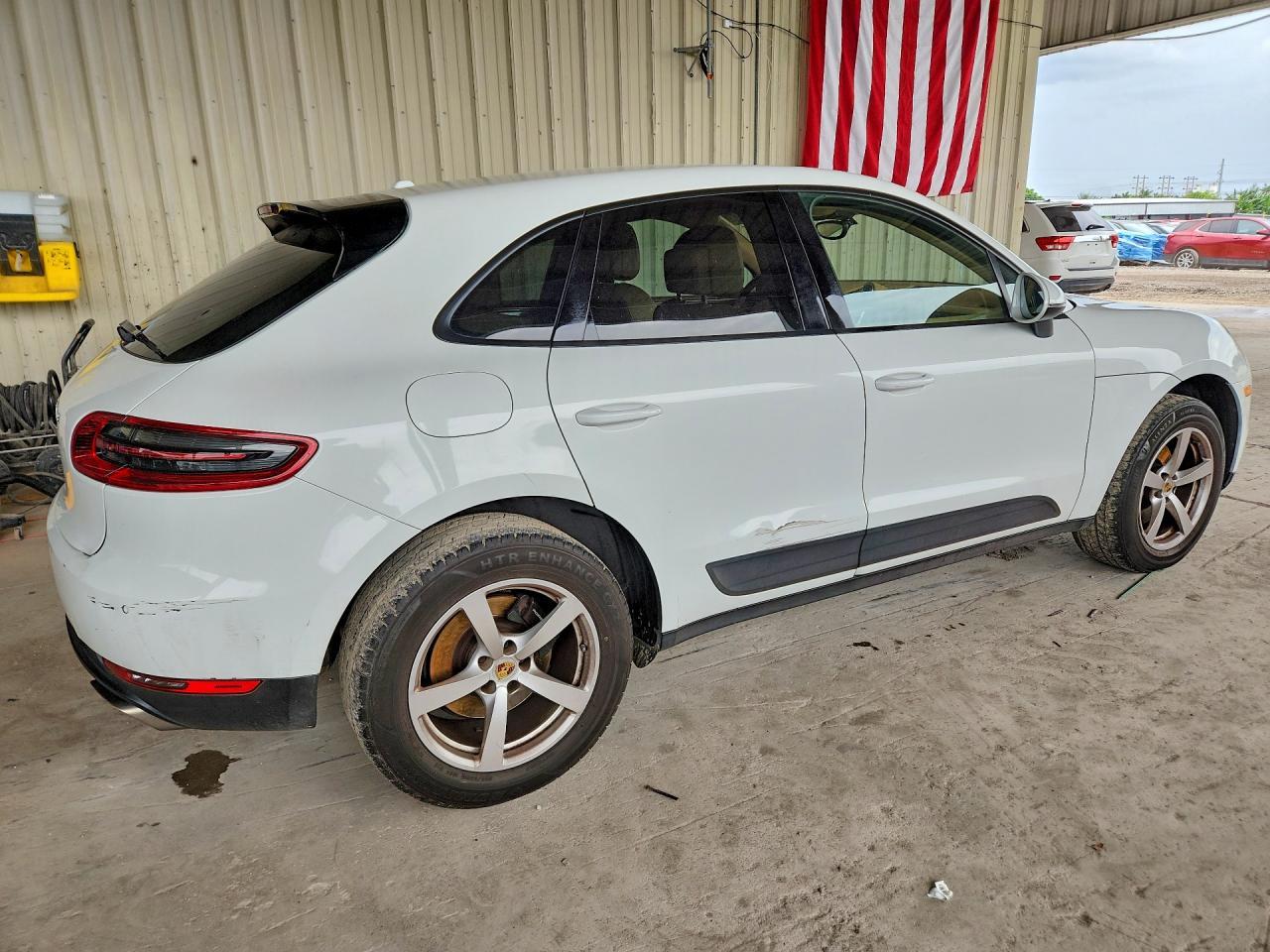 2017 PORSCHE Macan