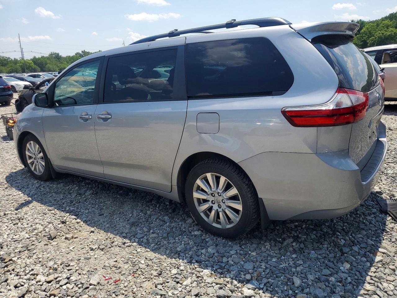 2017 TOYOTA SIENNA