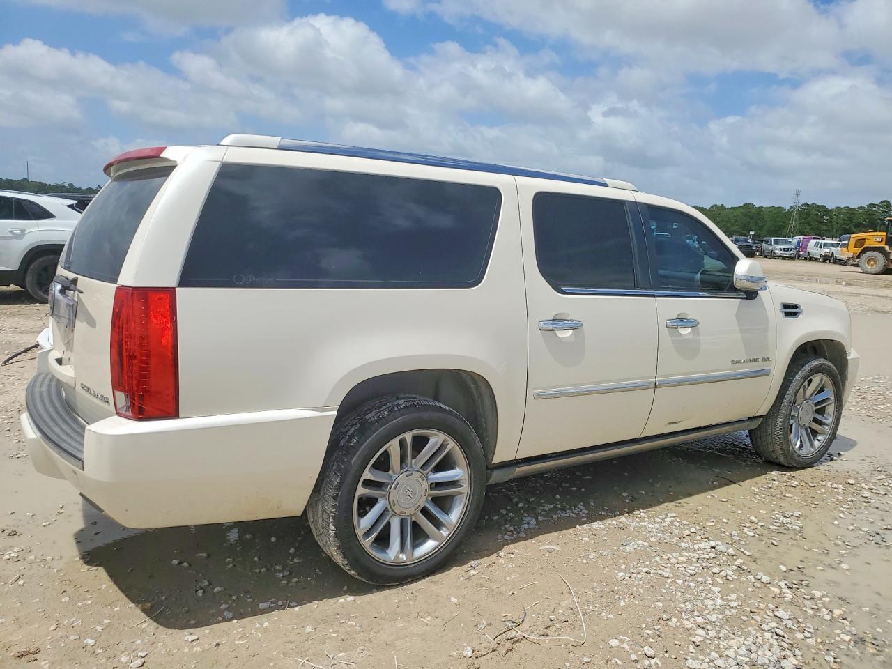 2013 CADILLAC Escalade ESV