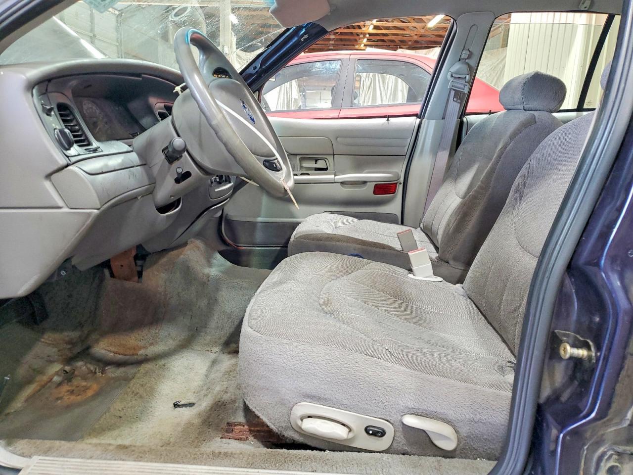2001 FORD Crown Victoria