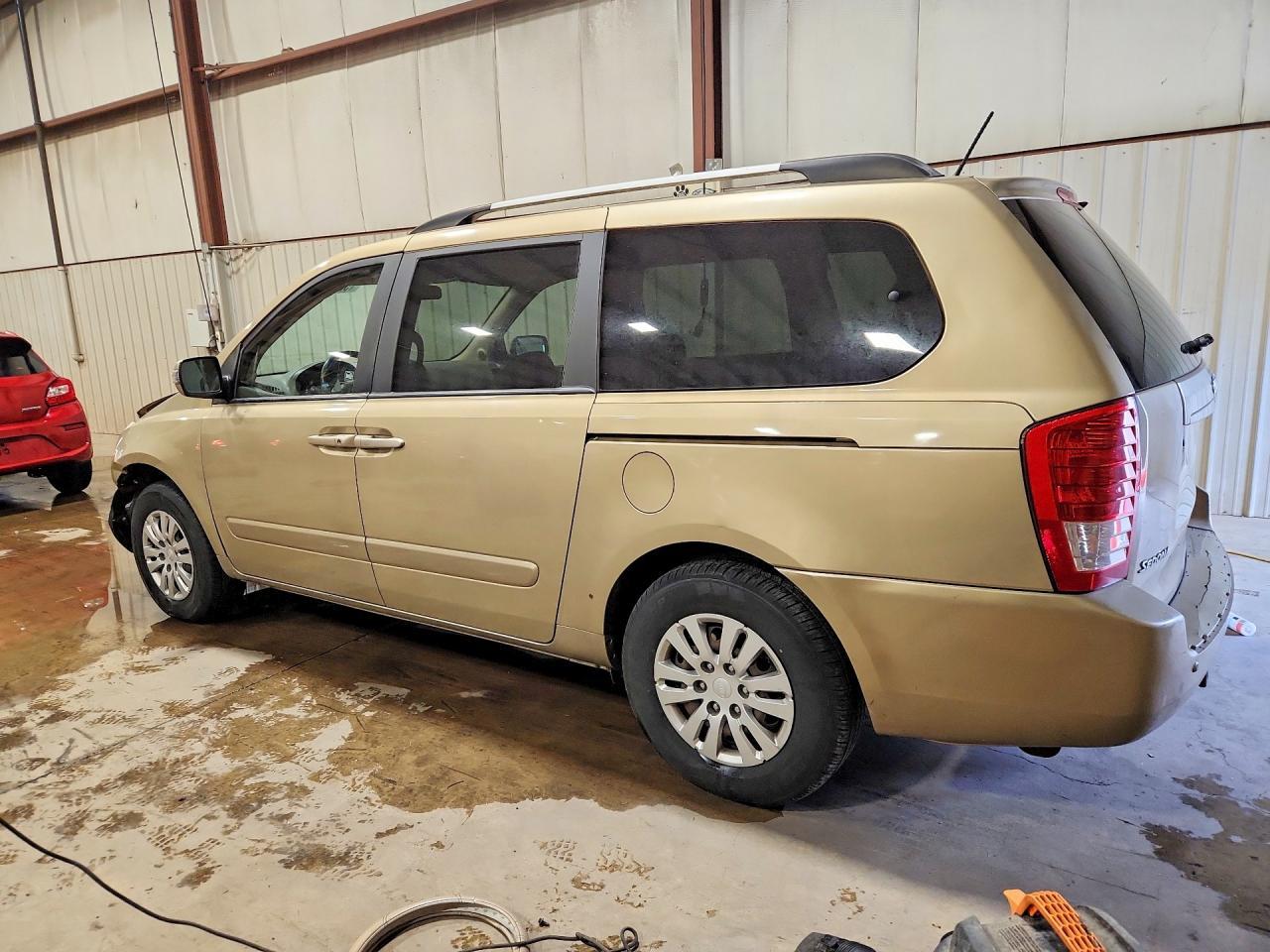 2011 KIA SEDONA