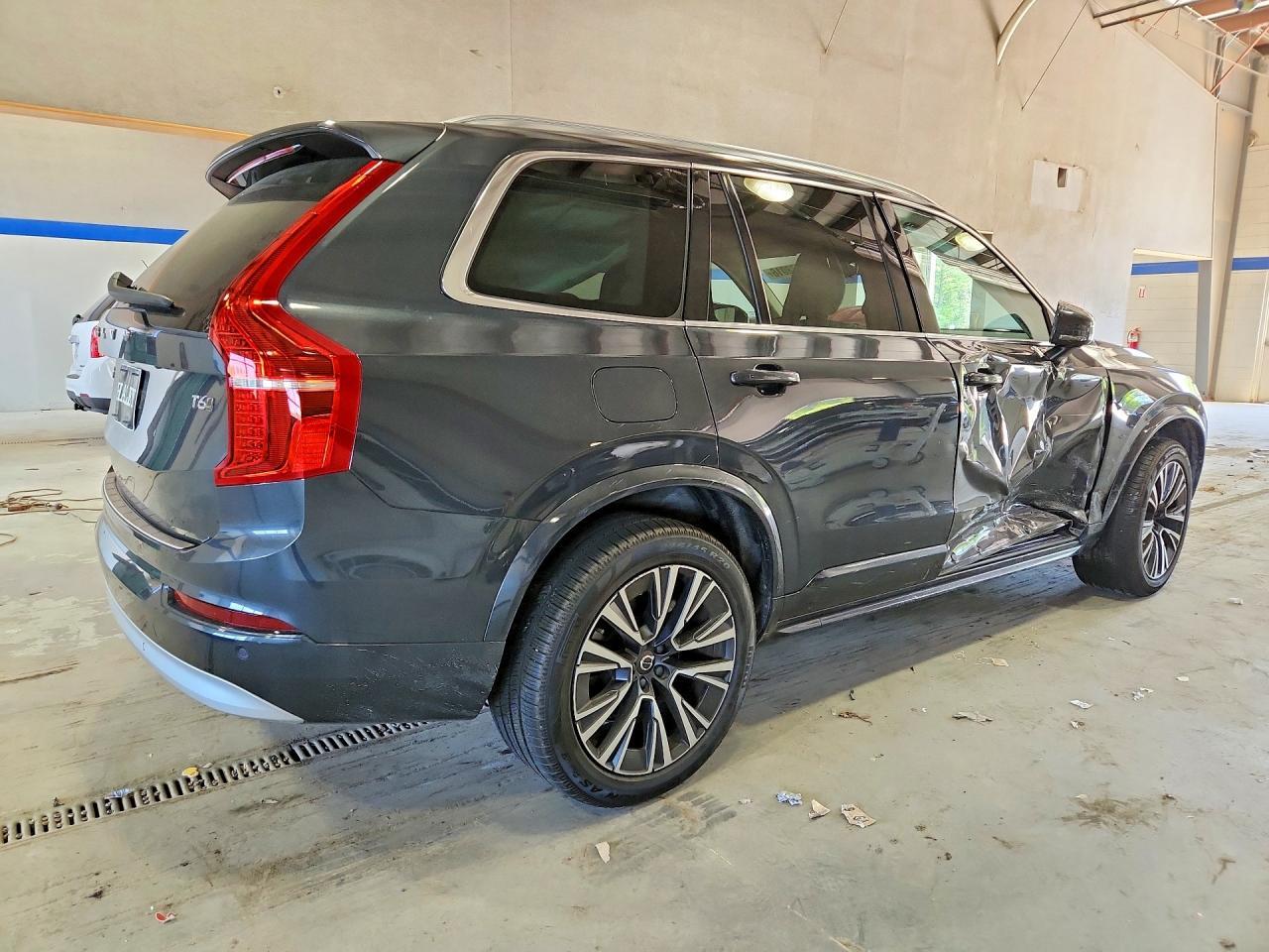 2022 VOLVO XC90