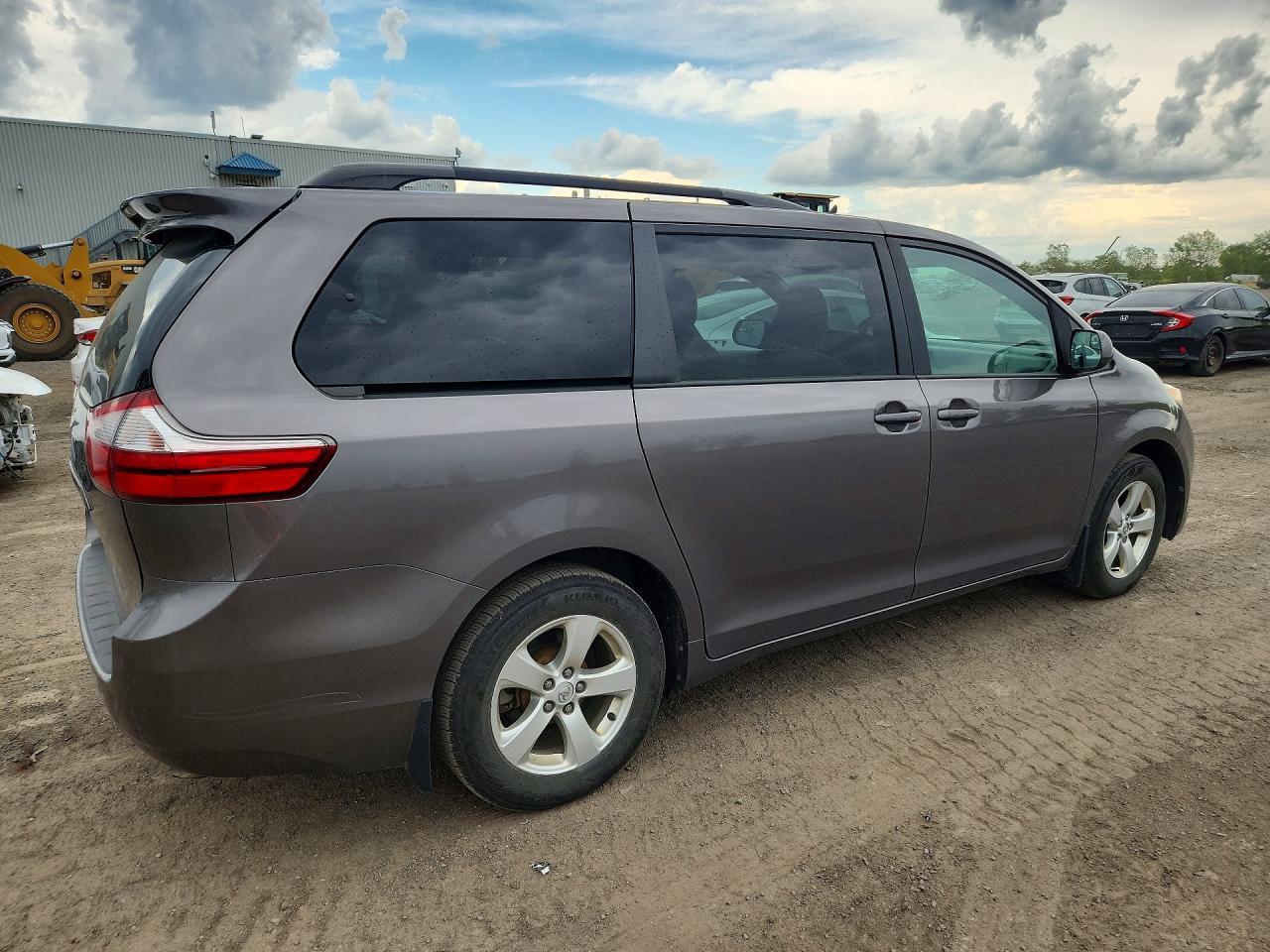 2016 TOYOTA SIENNA