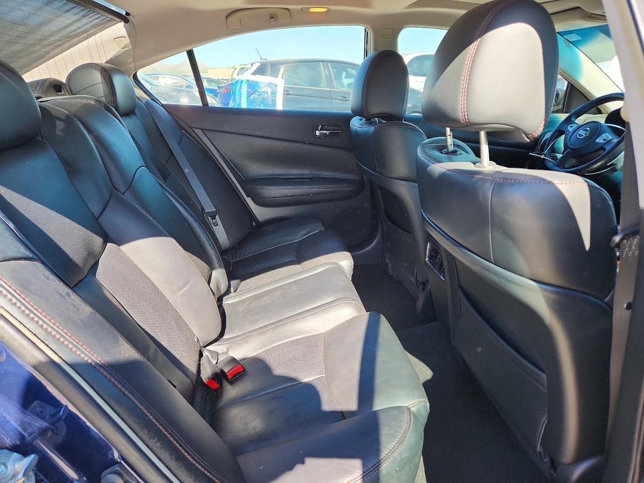 2011 NISSAN Maxima