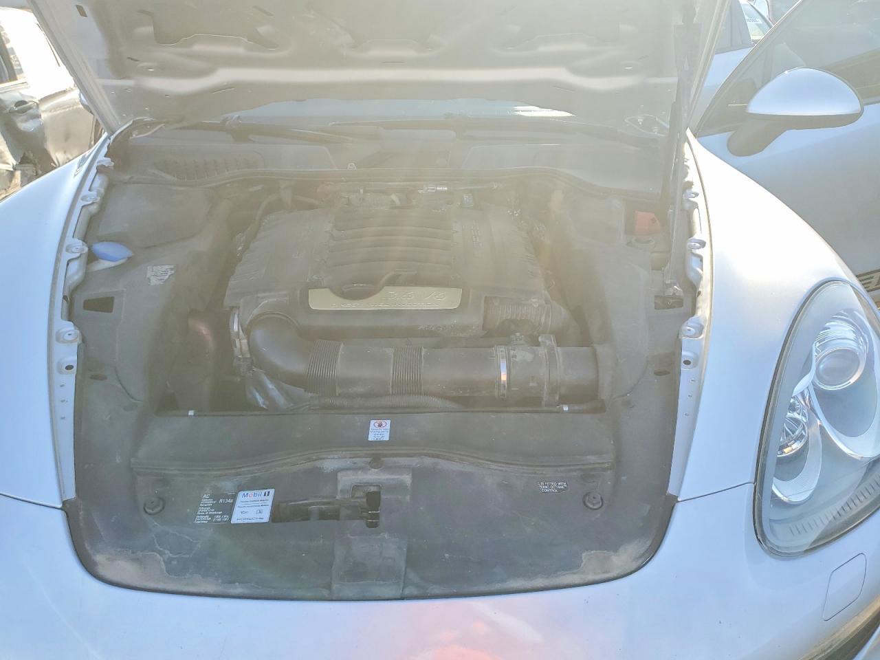2012 PORSCHE CAYENNE