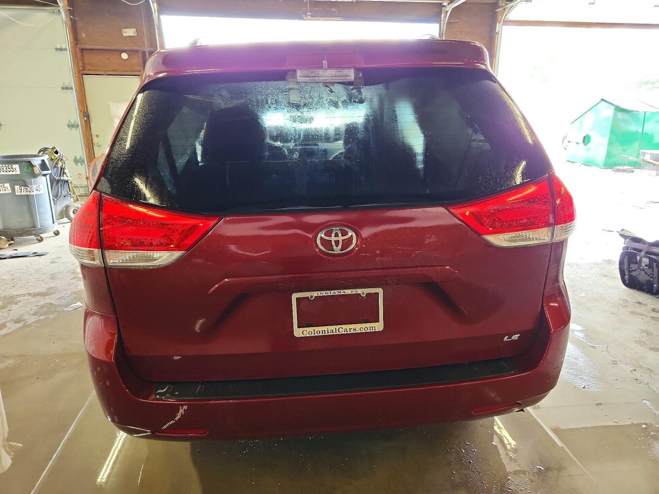 2011 TOYOTA SIENNA
