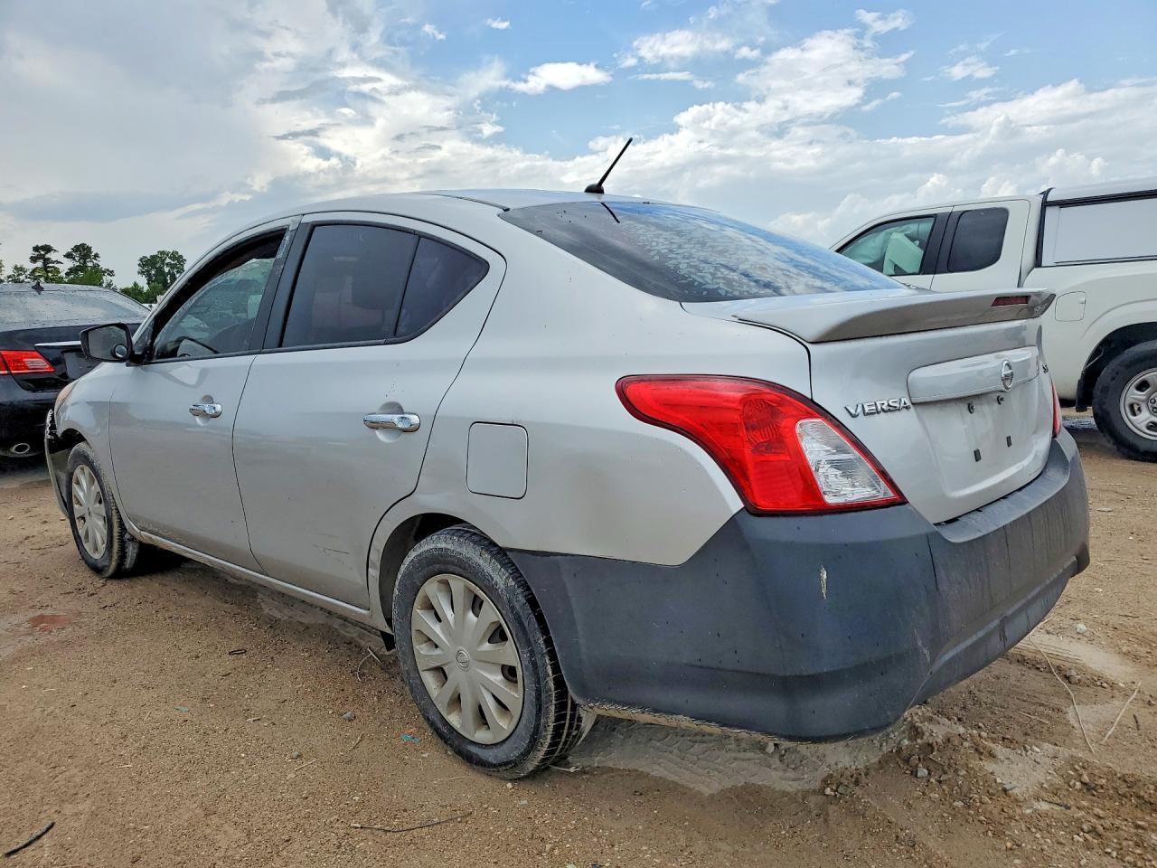 2017 NISSAN VERSA