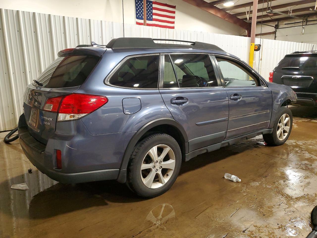 2014 SUBARU Outback